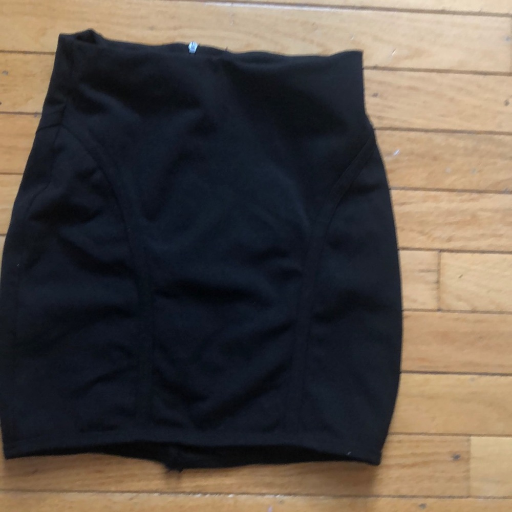 womans signatures skirt